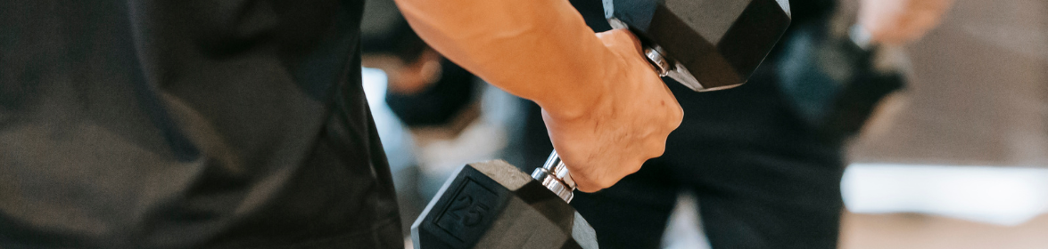 Schouder oefeningen dumbells | Schouders trainen met dumbells
