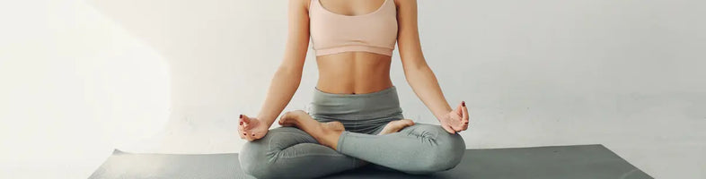 Yoga oefeningen voor thuis: zo pak je dat aan