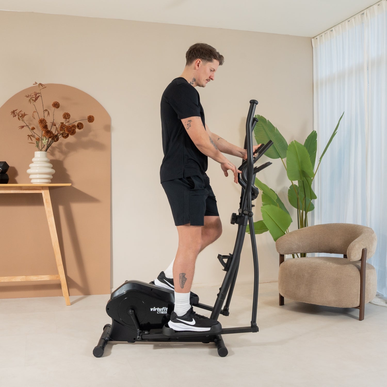 VirtuFit CTR100 Crosstrainer met Tablethouder - 2026 model (CTR 1.0) - Tweedekans - Aanzicht