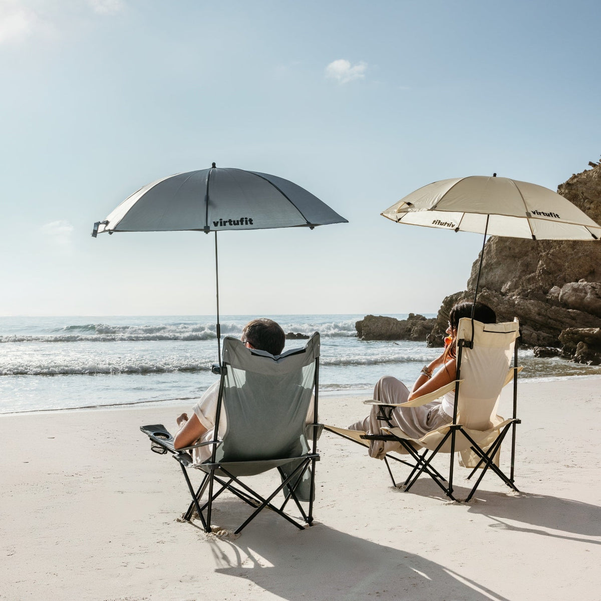 VirtuFit Campingstoel opvouwbaar met voetsteun - Strandstoel - Zwart - Tweedekans
