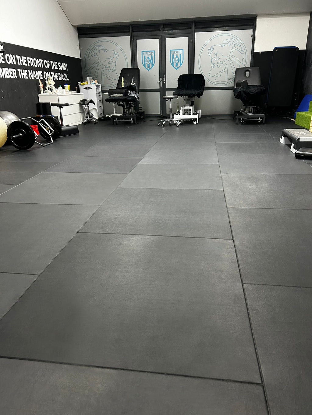Flow Fitness Rubberen Tegel - 100 x 100 cm - Inclusief Connector